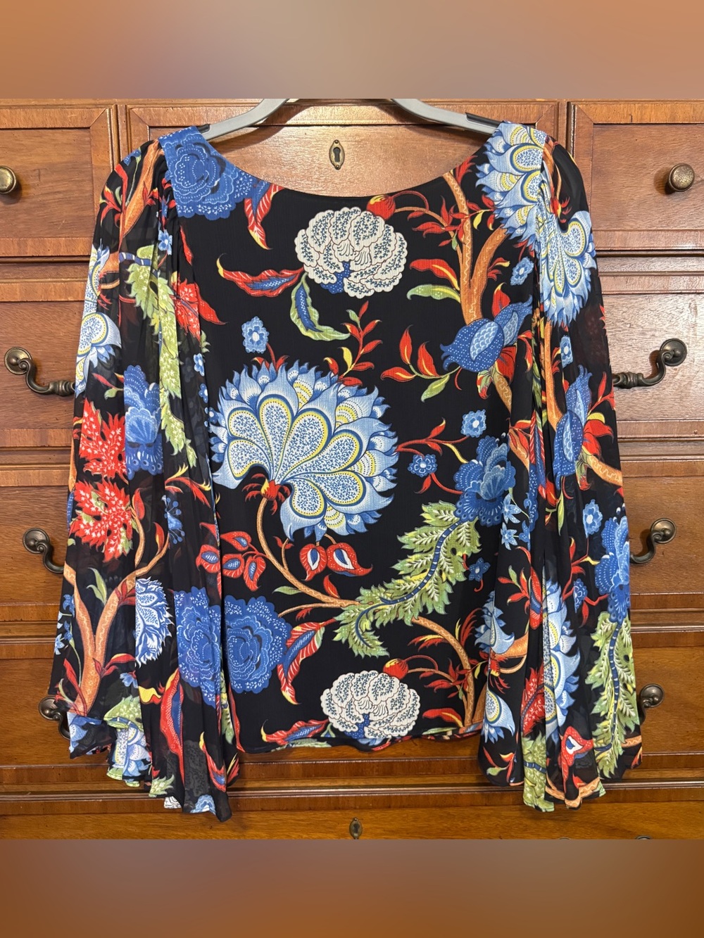 Alice + Olivia Floral Bell Sleeve Blouse Boho Silk Feel Romantic Luxe Top M